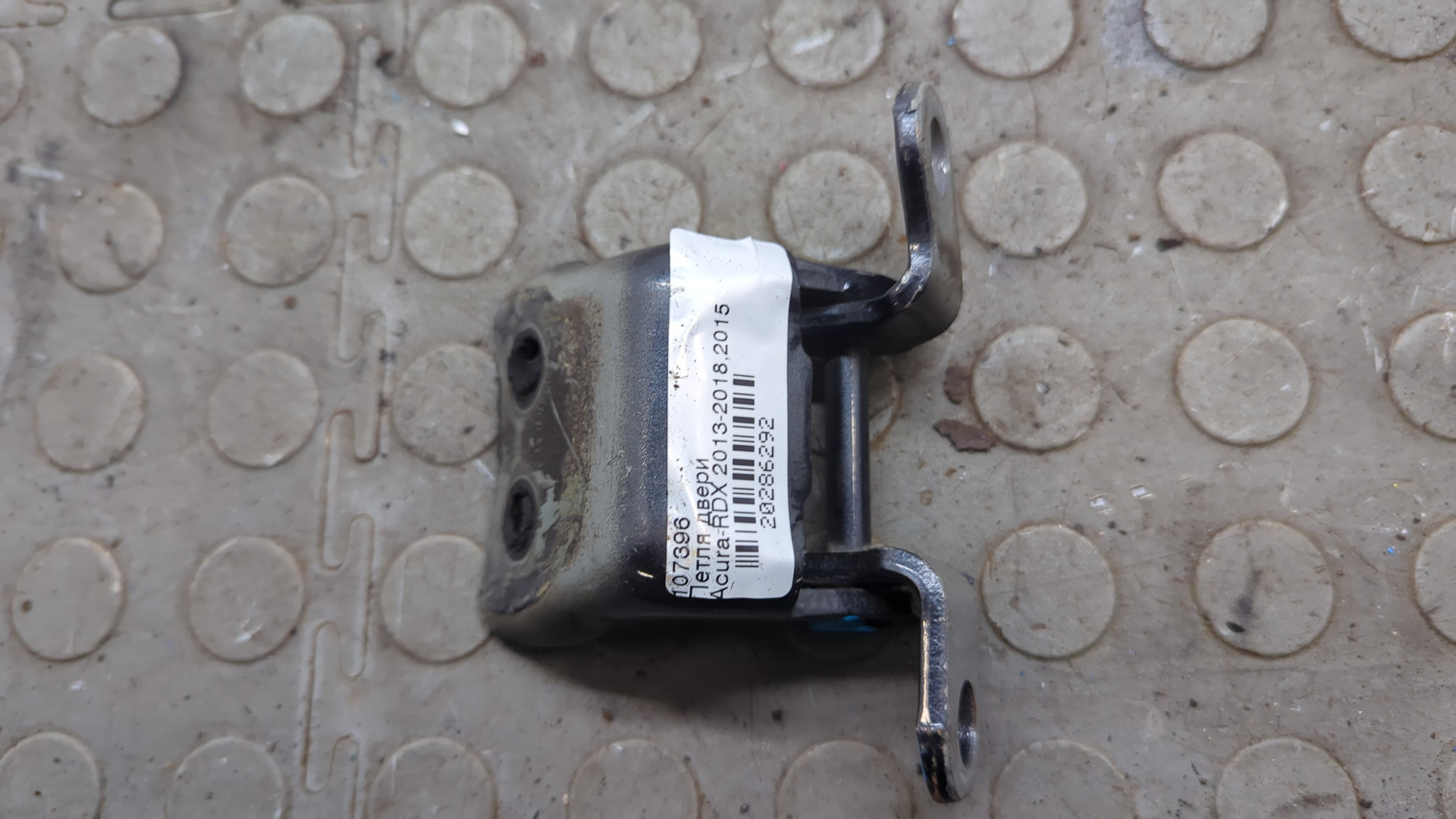 Петля двери