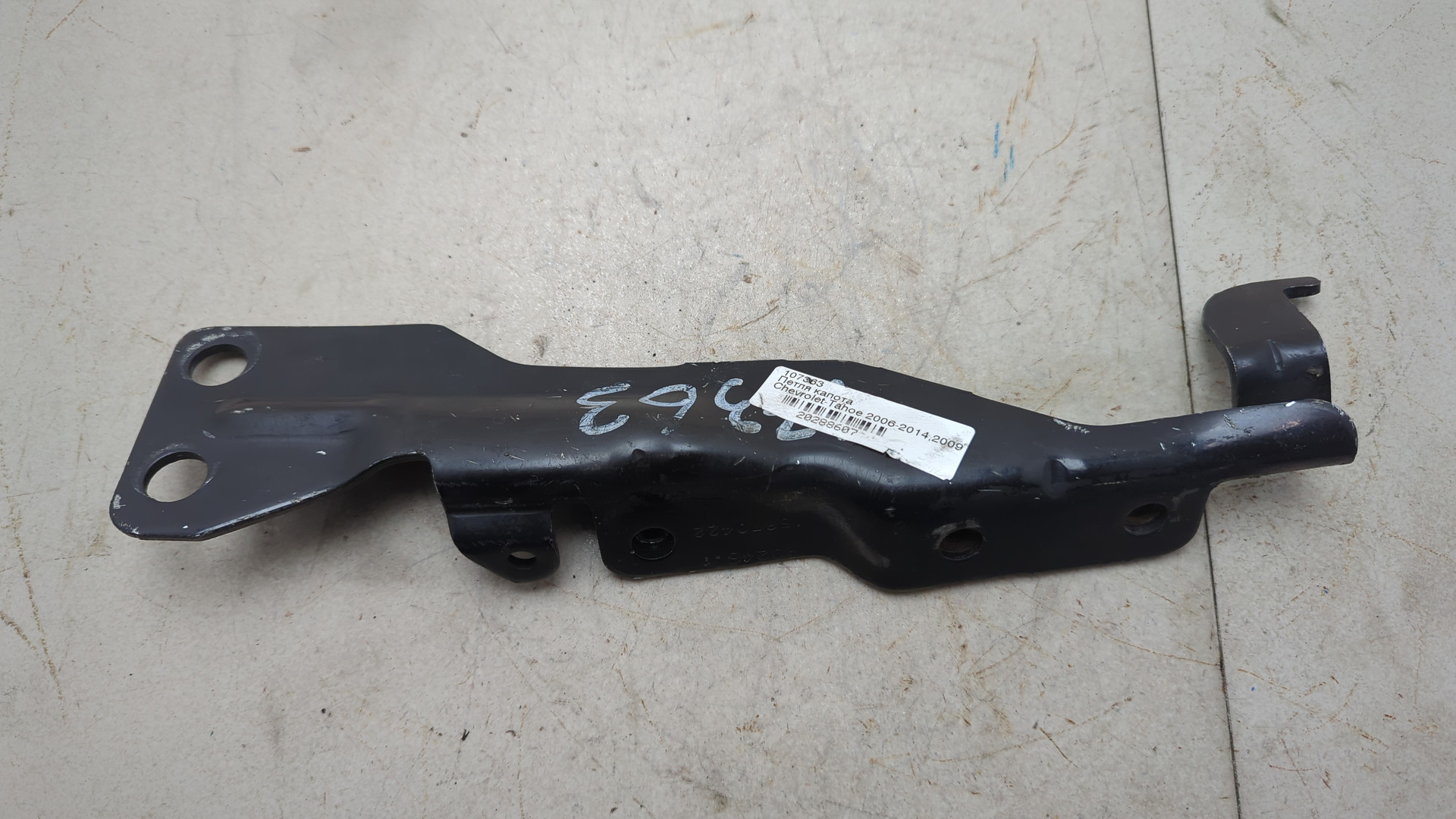 Петля капота правая