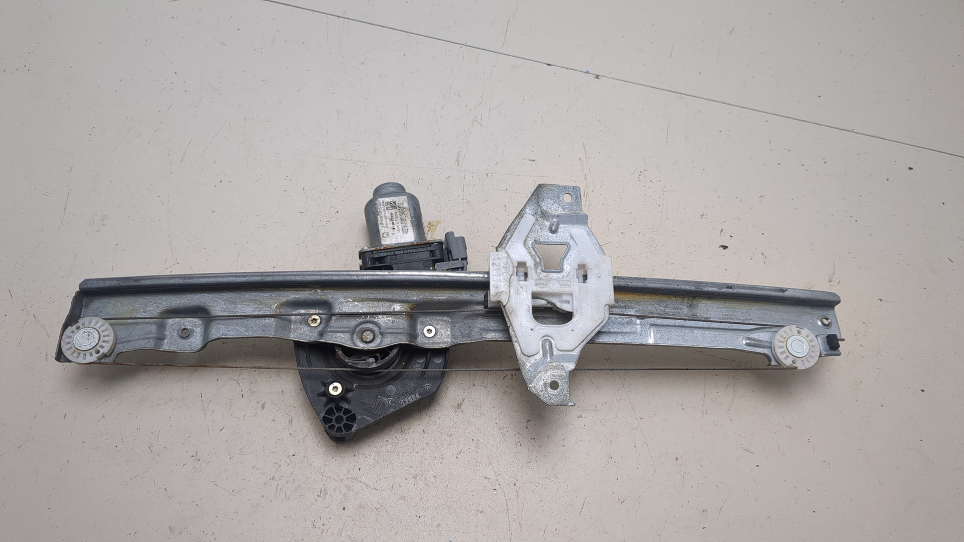 Стеклоподъемник электр. передний правый