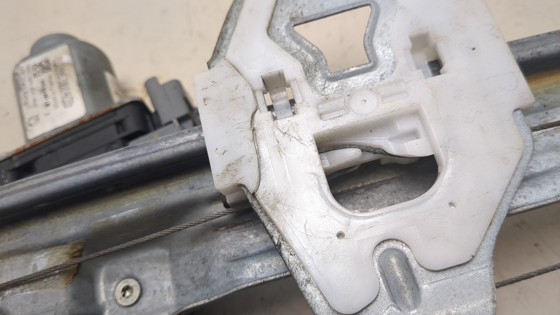 Стеклоподъемник электр. передний правый