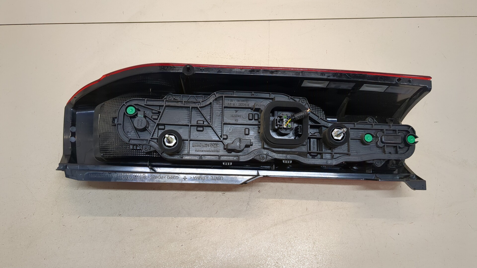 Фонарь задний левый