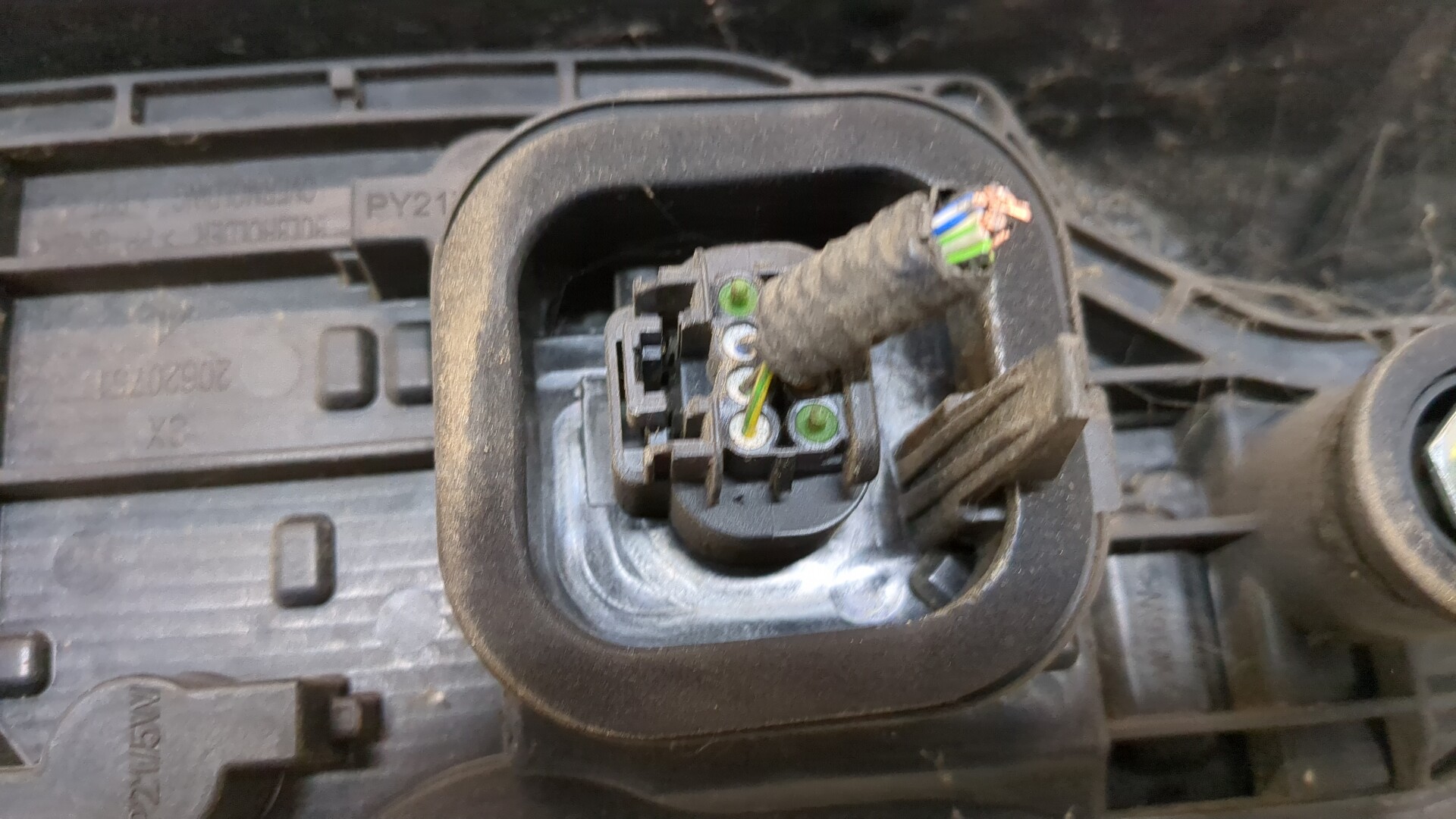 Фонарь задний левый