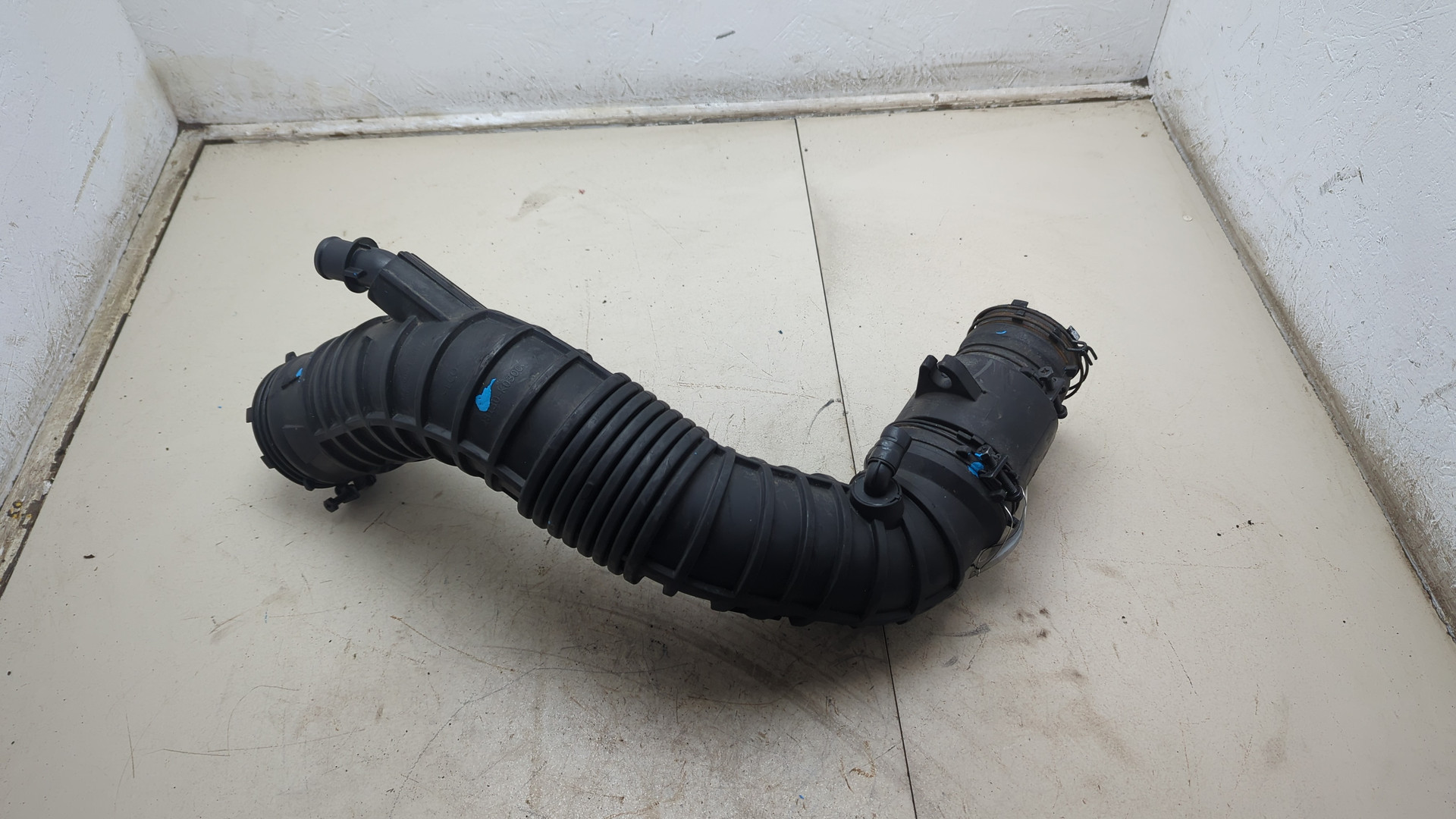 Патрубок воздушного фильтра