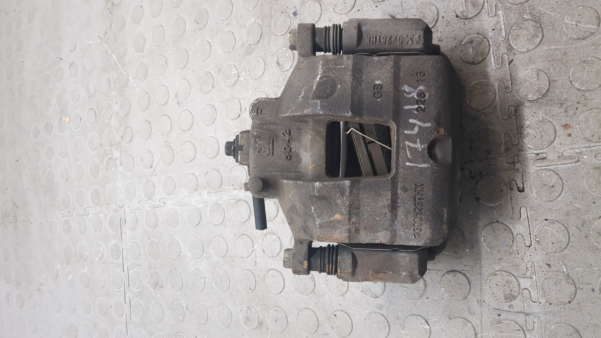 Суппорт передний правый