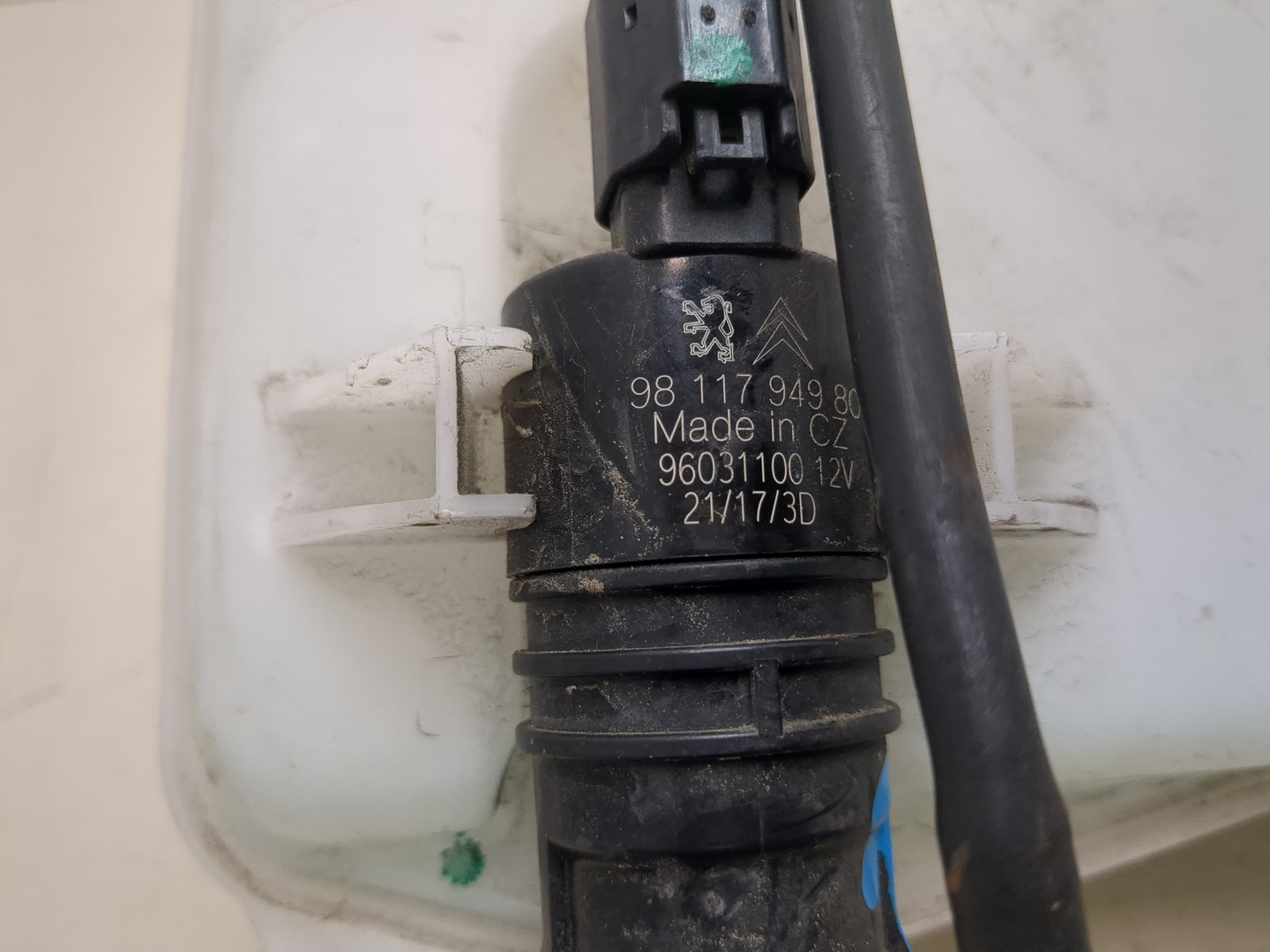 Бачок омывателя лобового стекла