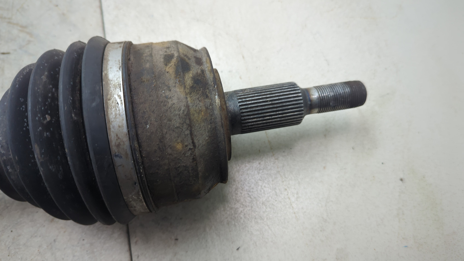 Полуось передняя левая