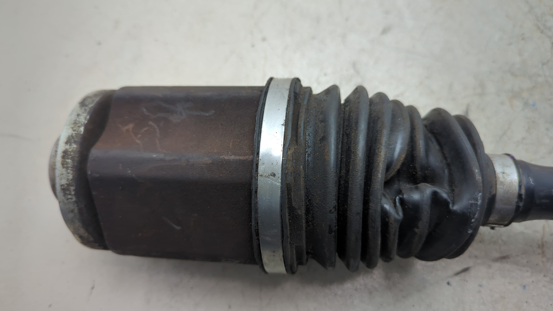 Полуось передняя левая