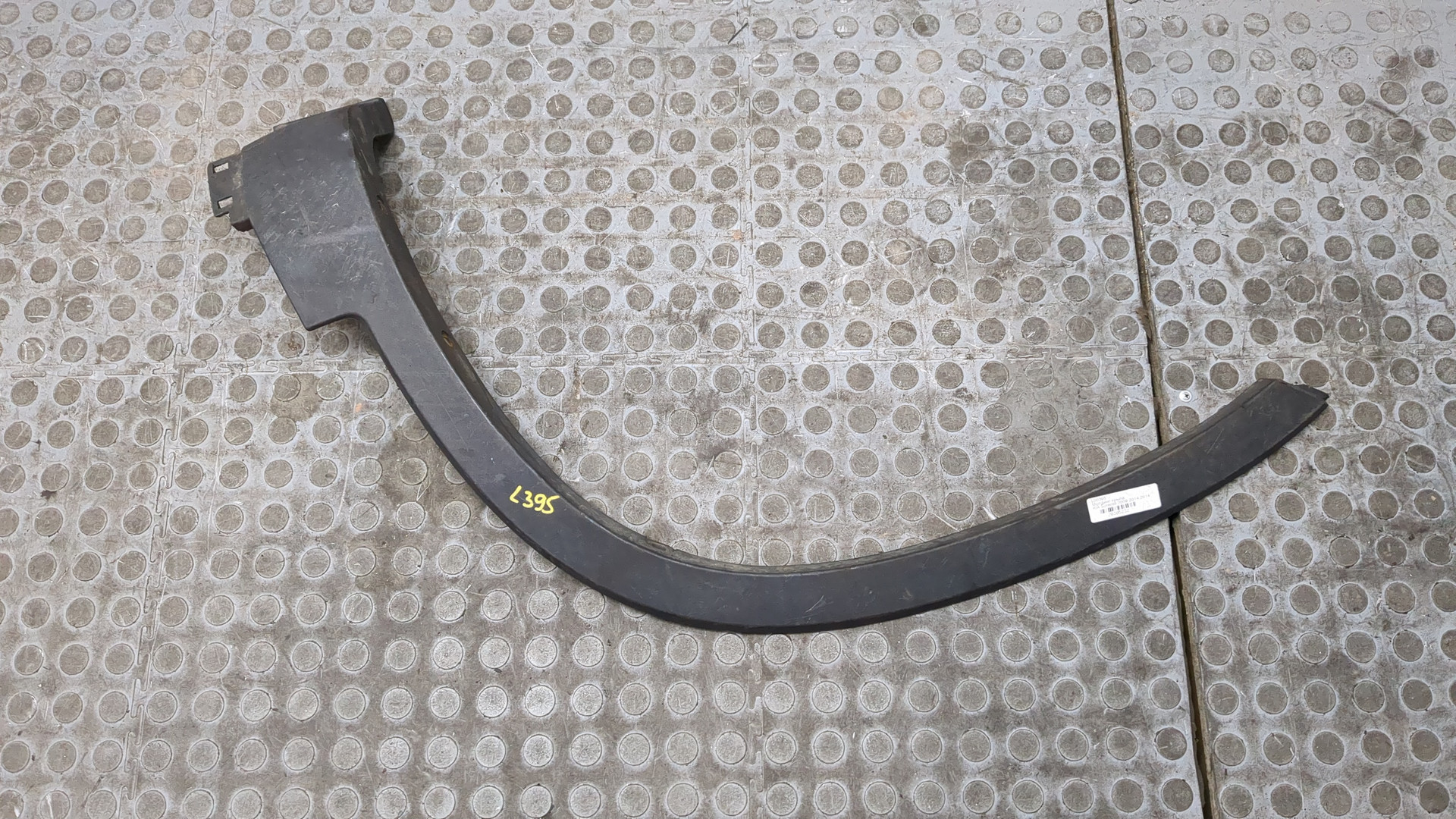 Накладка переднего крыла левого