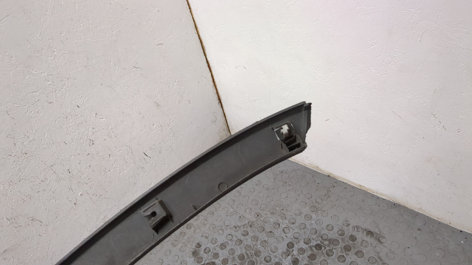 Накладка переднего крыла левого