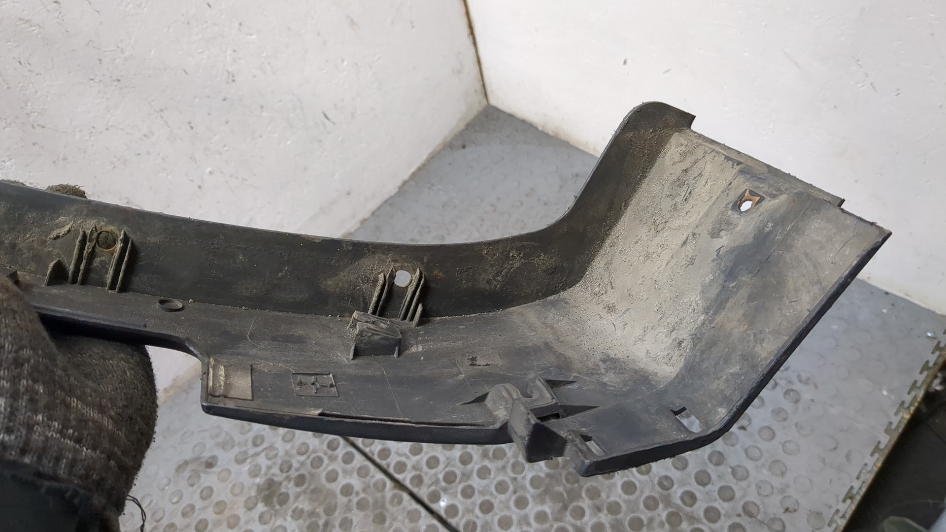 Накладка переднего крыла левого