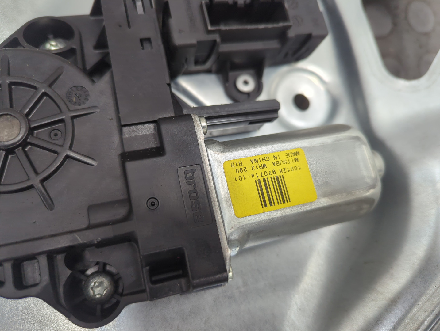 Стеклоподъемник электр. передний правый