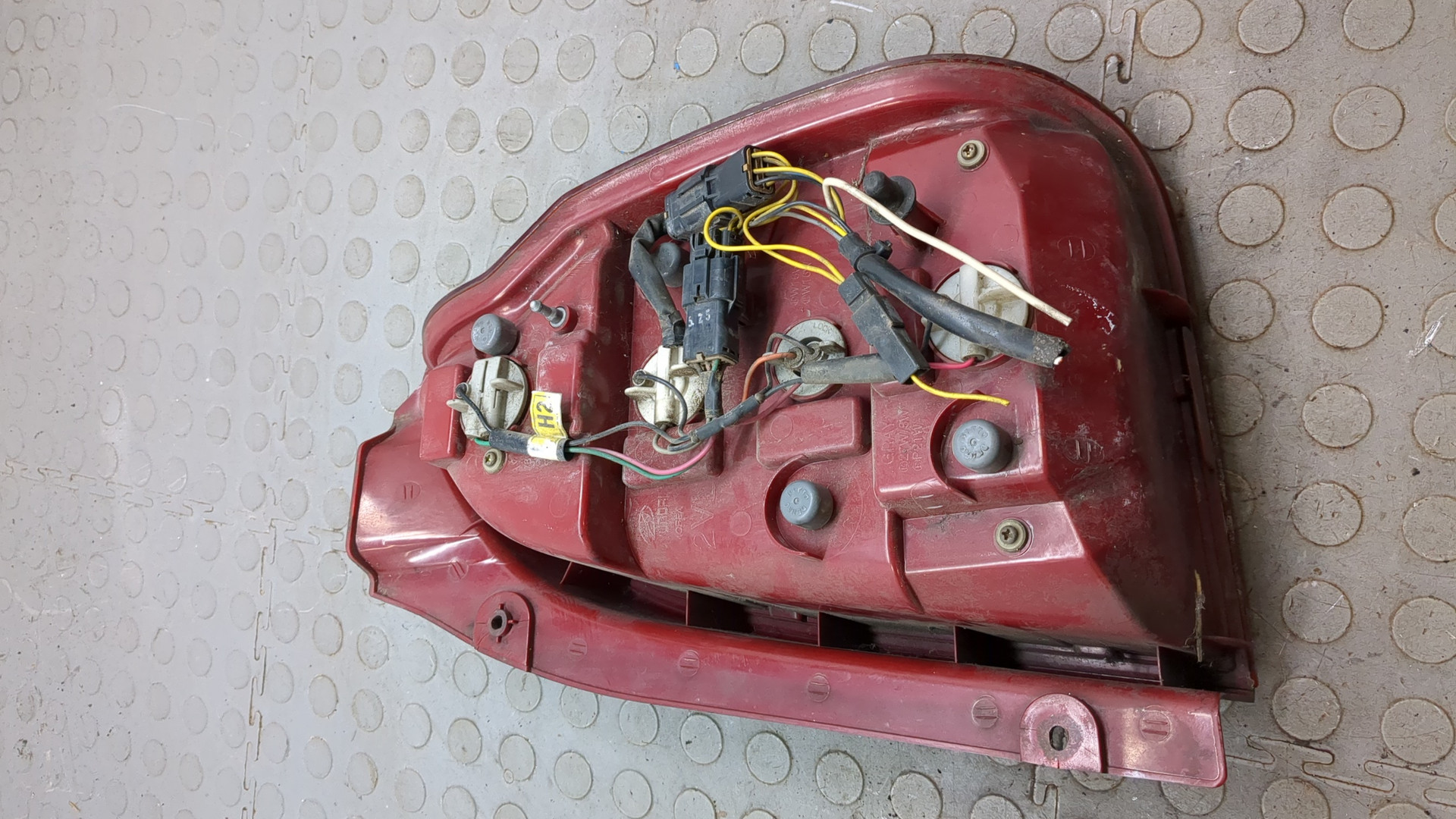 Фонарь задний левый