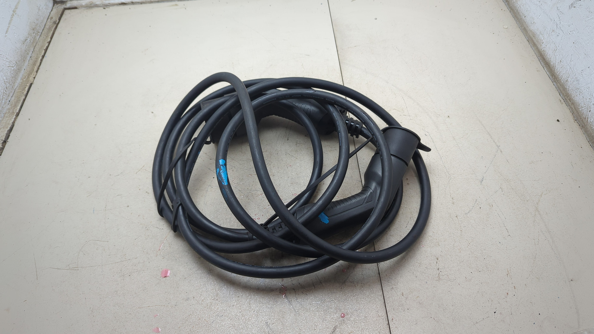 Зарядное устройство (кабель зарядный)