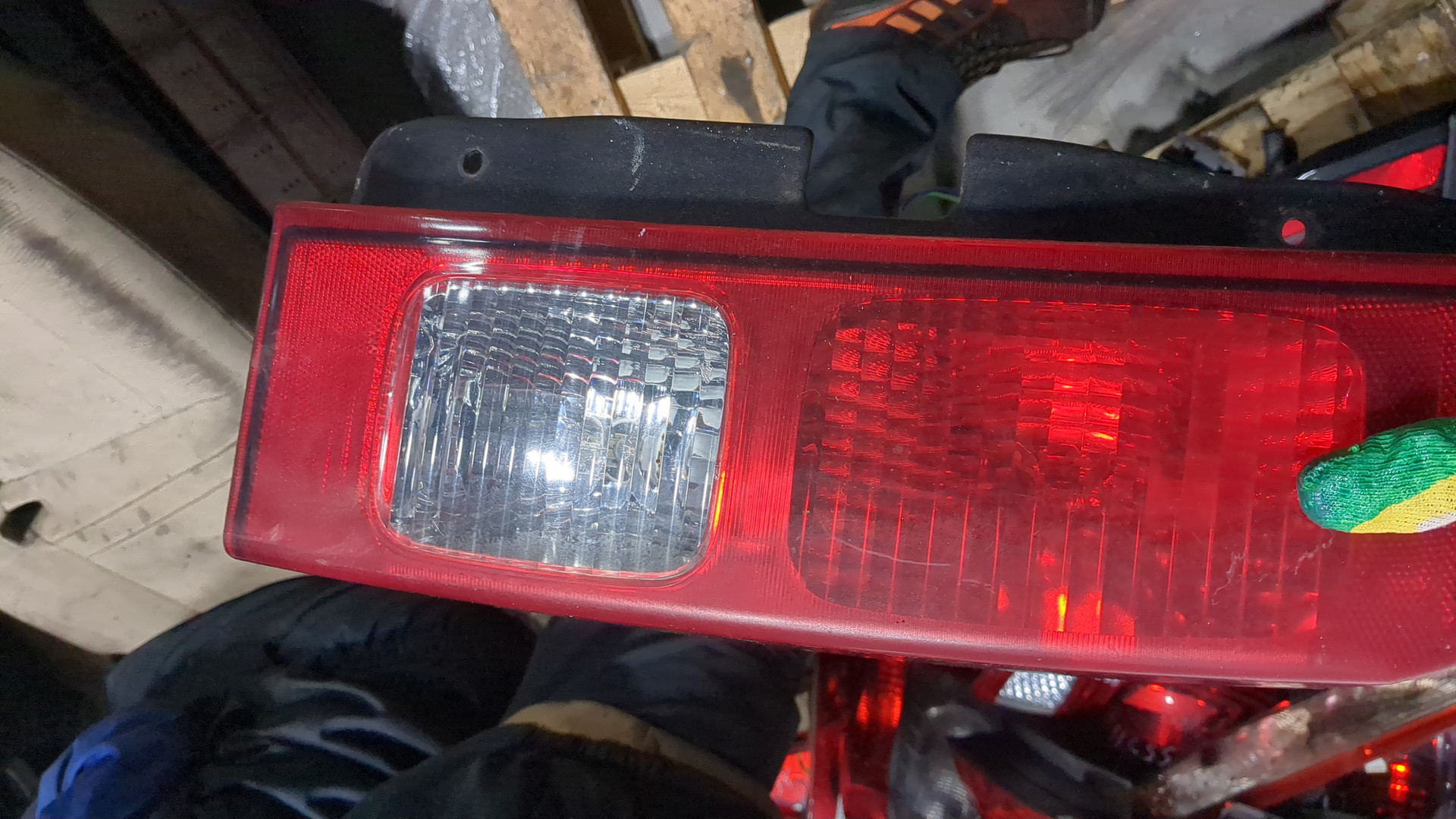Фонарь задний правый