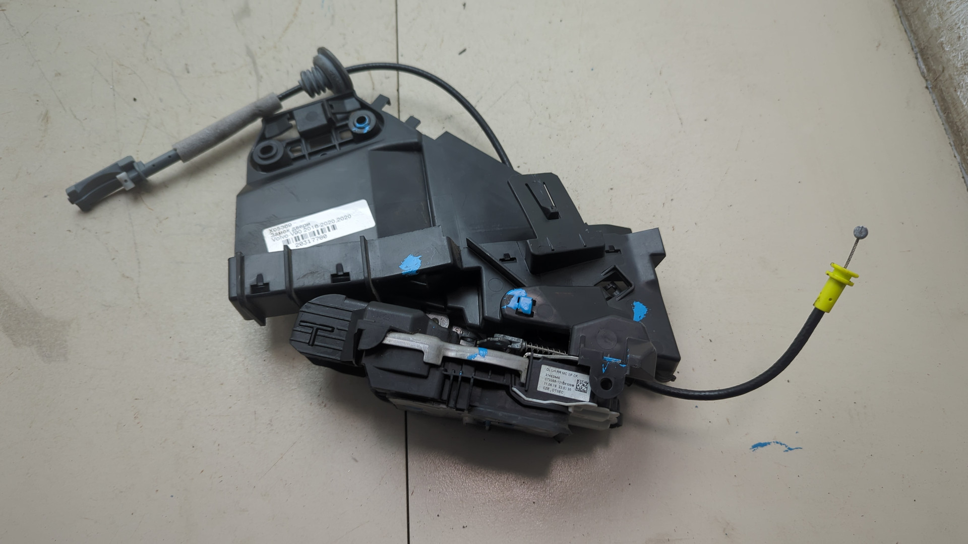 Замок двери задней левой